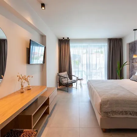 Alea -adults Only And Kids 14 *